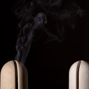 جاعود شکاف روشن از سنگ تراورتن